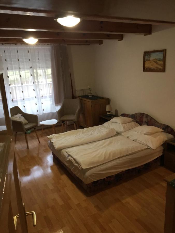 Apartament Devenyi Vendeghaz Csesznek Zewnętrze zdjęcie