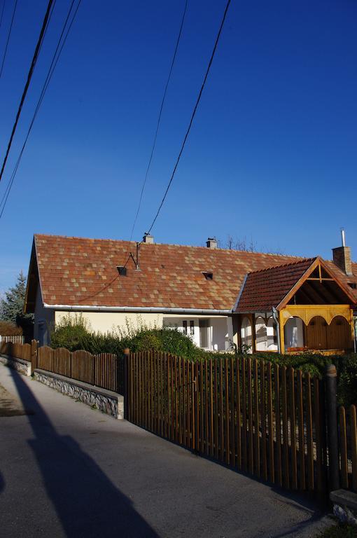 Apartament Devenyi Vendeghaz Csesznek Zewnętrze zdjęcie